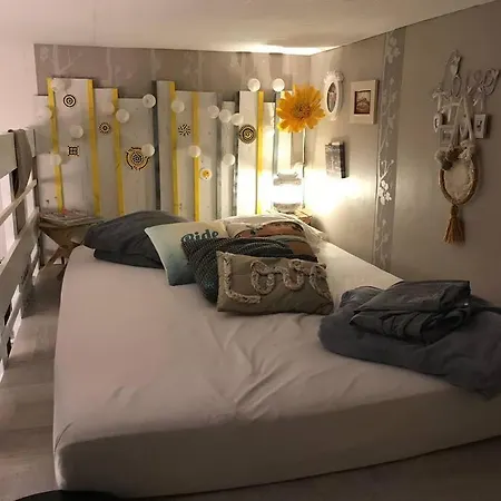 - Petit Paradis